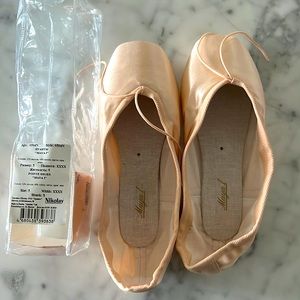 New unworn Grishko Maya I pointe shoes